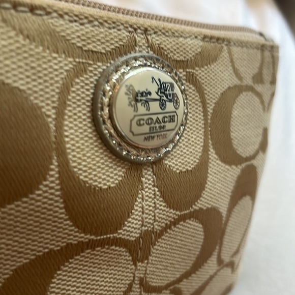 VINTAGE NEVER USED COACH WRISTLET - Picture 2 of 7